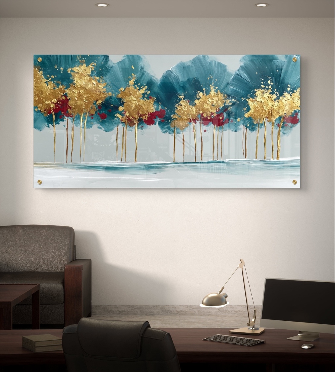 תמונת זכוכית לרוחב עם עצים אבסטרקטיים בגווני טורקיז וזהב, בהדפסה חלקה למראה יוקרתי ומודרני לפינת אוכל או סלון.