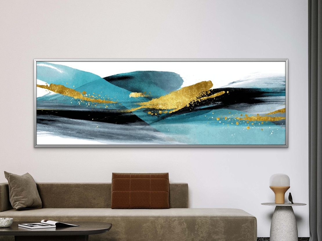 תמונת קנבס פנורמית עם גלים מופשטים בגווני טורקיז ושחור ונגיעות זהב – גלי זהב