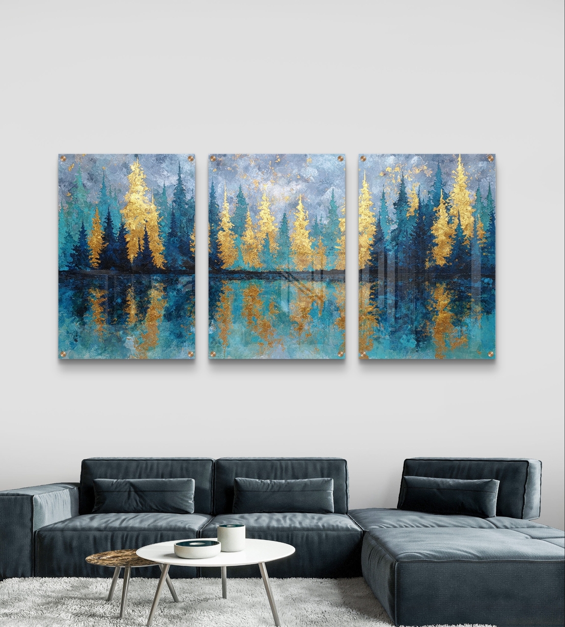 שלישיית תמונות זכוכית אבסטרקטיות עם עצים בגווני כחול וטורקיז ונגיעות זהב, בהשראת יער והשתקפות מים