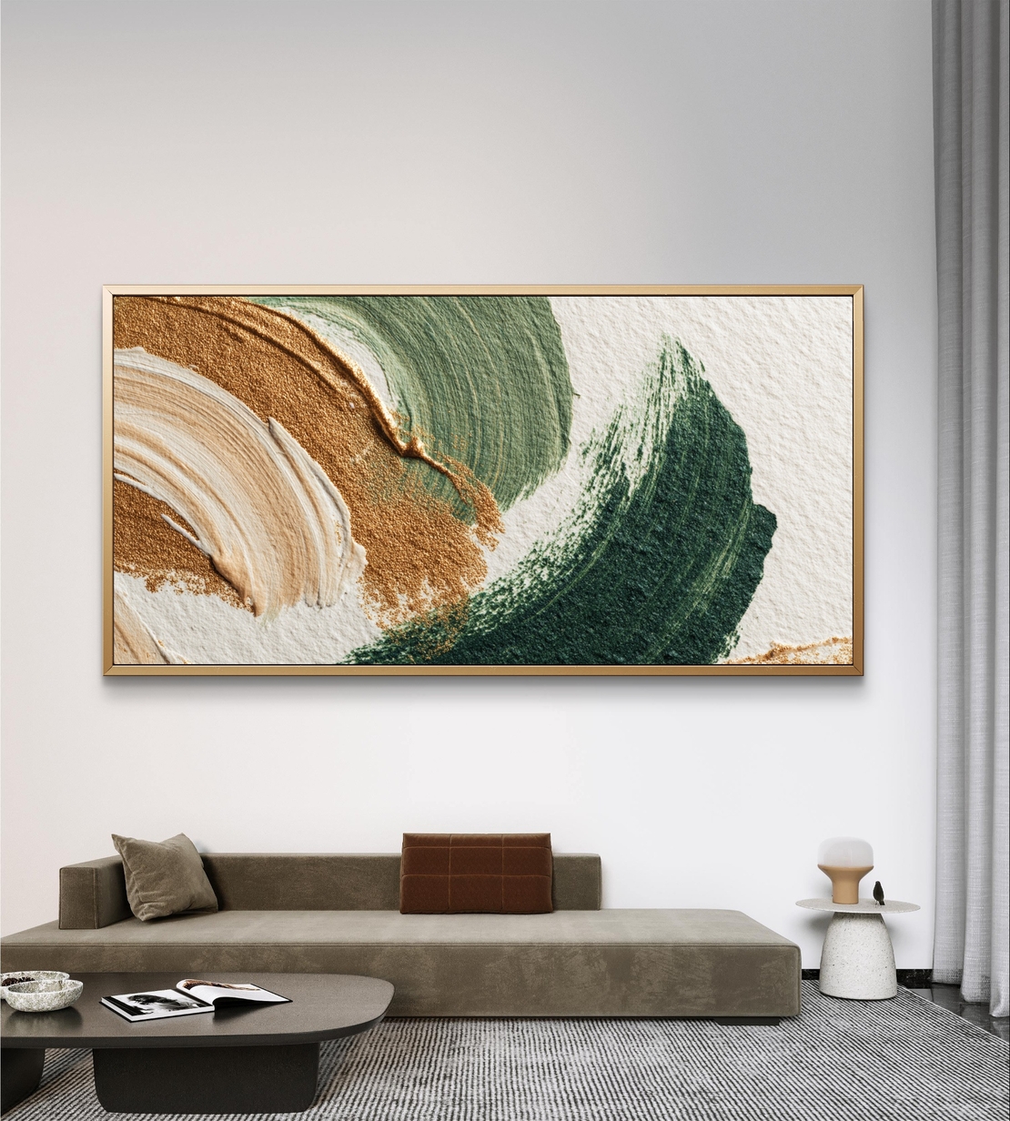 תמונת קנבס אבסטרקטית לרוחב בגווני ירוק, זהב ושמנת עם תנועות מכחול רכות בסגנון מודרני ויוקרתי