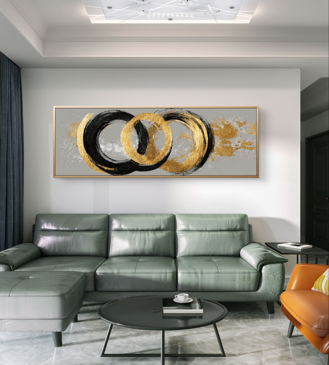 תמונת קנבס פנורמית אבסטרקטית עם מעגלים בגווני שחור וזהב על רקע אפור בעיצוב מודרני ויוקרתי