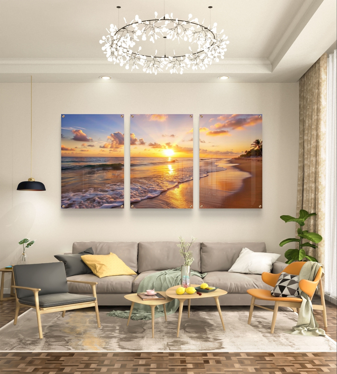 שלישיית תמונות זכוכית עם שקיעה זהובה על חוף הים, גלים עדינים וצבעים חמים בעיצוב רגוע ואלגנטי לסלון