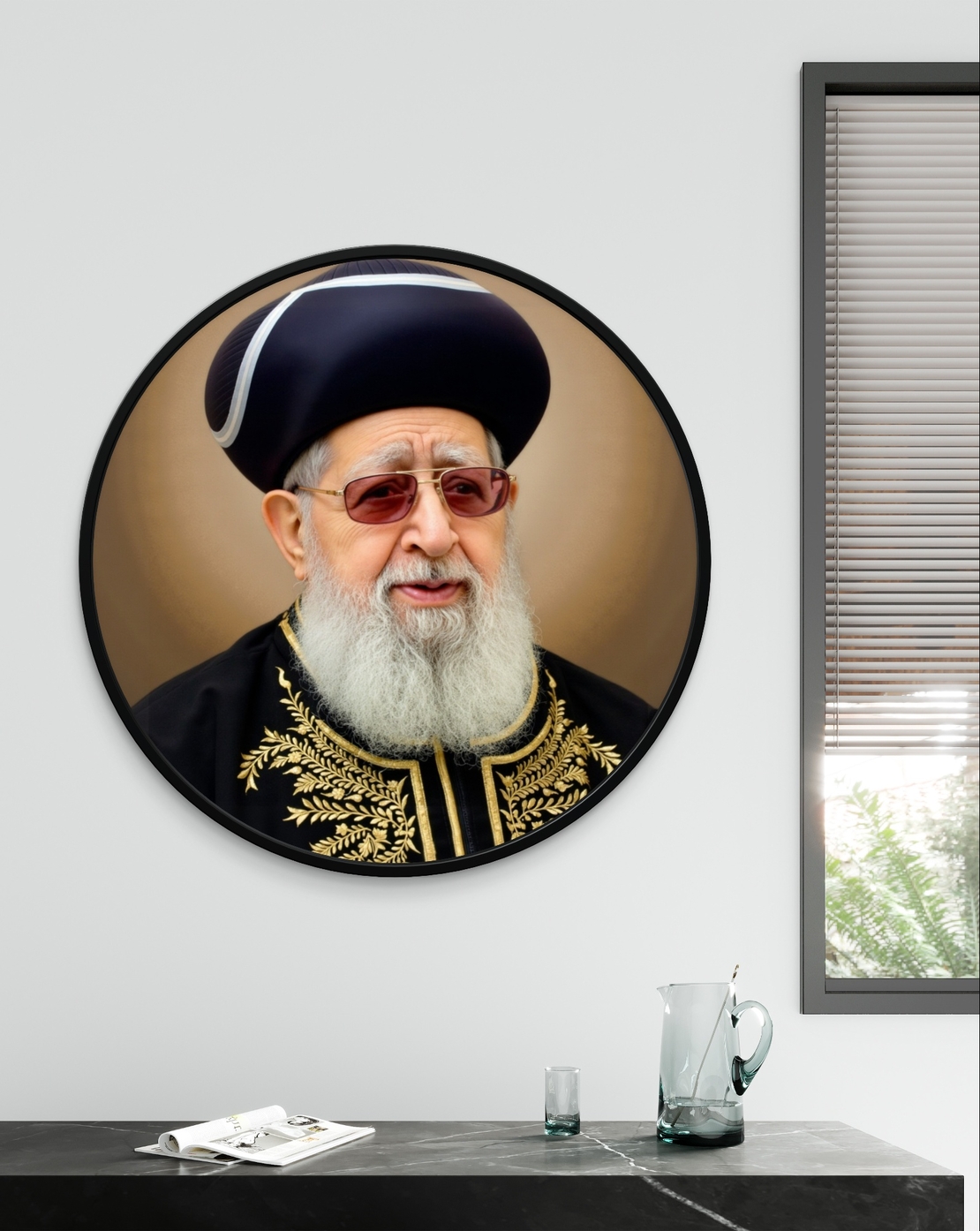 תמונת קנבס עגולה ומרשימה של הרב עובדיה יוסף עם רקע זהוב, מתוך קולקציית 