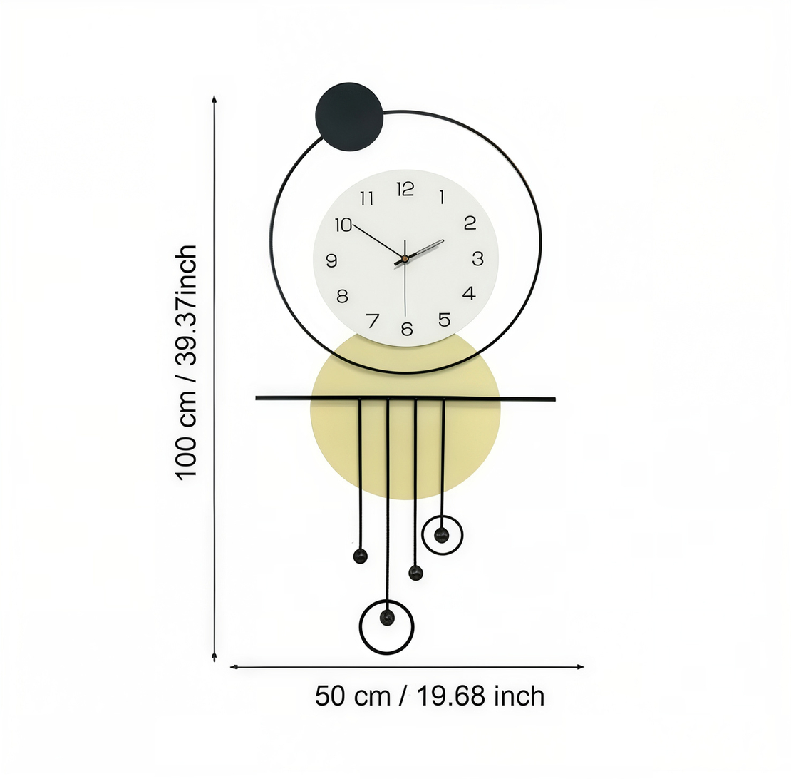 שעון קיר מעוצב בסגנון מודרני עם צורות גאומטריות, מסגרת עגולה, מטוטלות דקורטיביות וגימור אלגנטי בגווני שחור, לבן וזהב, תלוי על קיר בהיר.