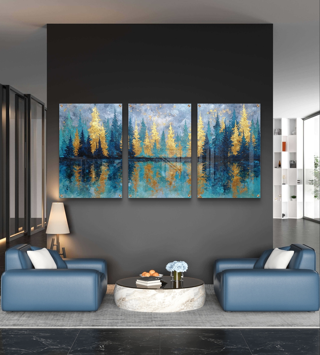 שלישיית תמונות זכוכית אבסטרקטיות עם עצים בגווני כחול וטורקיז ונגיעות זהב, בהשראת יער והשתקפות מים