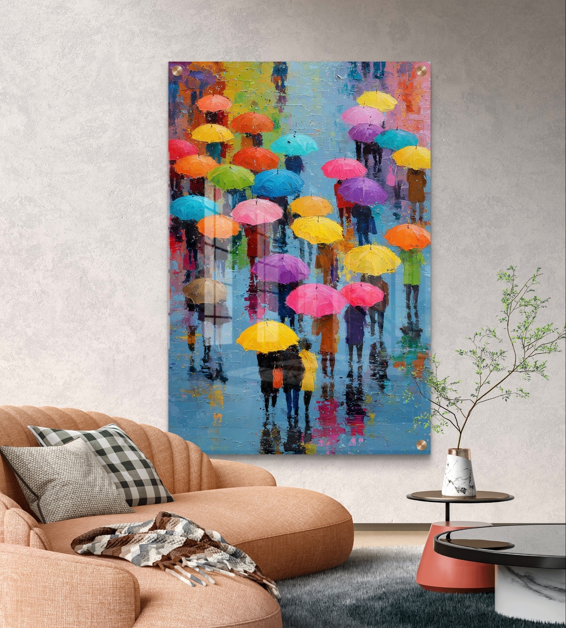 תמונת זכוכית צבעונית עם אנשים תחת מטריות בגוונים חזקים על רקע גשום – תכשיט לבית