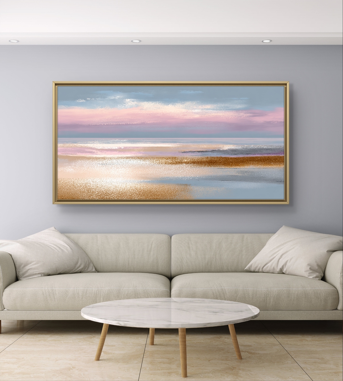 תמונת קנבס לרוחב בסגנון אבסטרקט נופי עם שכבות צבע רכות בגווני תכלת, ורוד ובז’, לעיצוב סלון רגוע ומואר