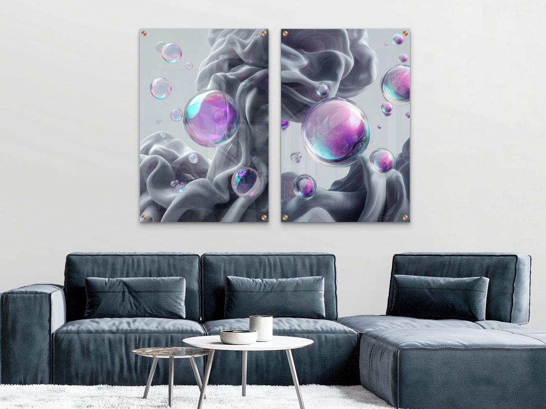 זוג תמונות זכוכית מעוצבות עם בועות שקופות בגווני סגול וטורקיז מעל רקע אפור רך בעיצוב מודרני ויוקרתי מבית תכשיט לבית – NEXTGEN BY BAR.