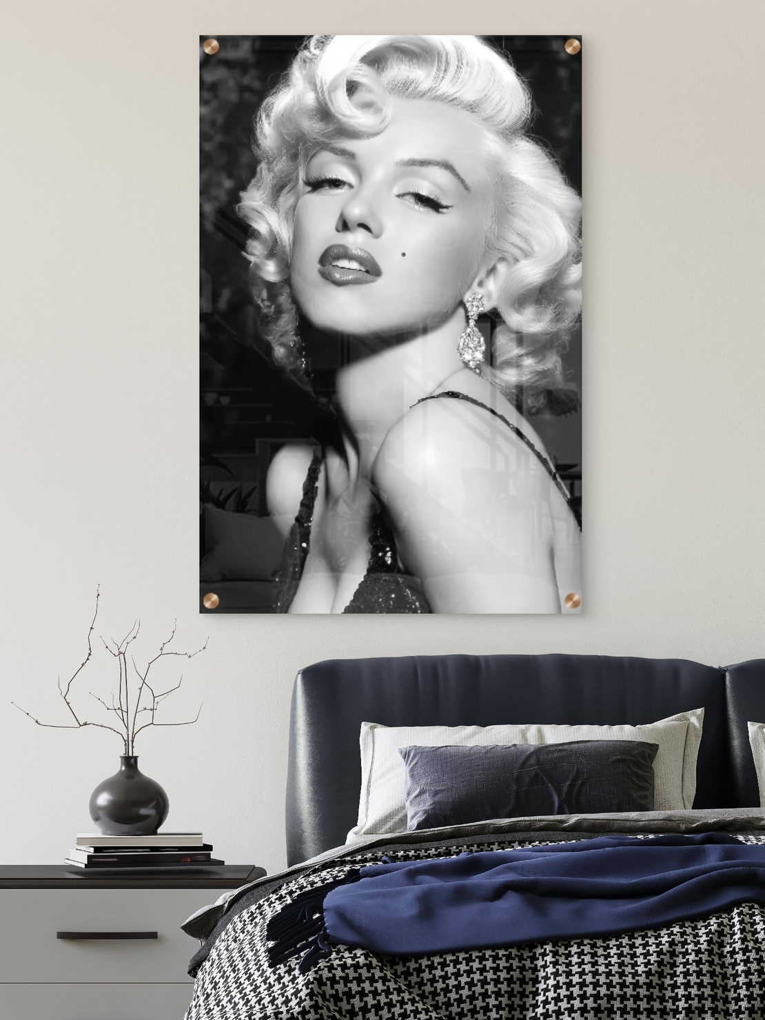 תמונת זכוכית של מרלין מונרו בעיצוב יוקרתי בשחור־לבן, הדפסה חלקה ומדויקת מבית תכשיט לבית – NEXTGEN BY BAR.