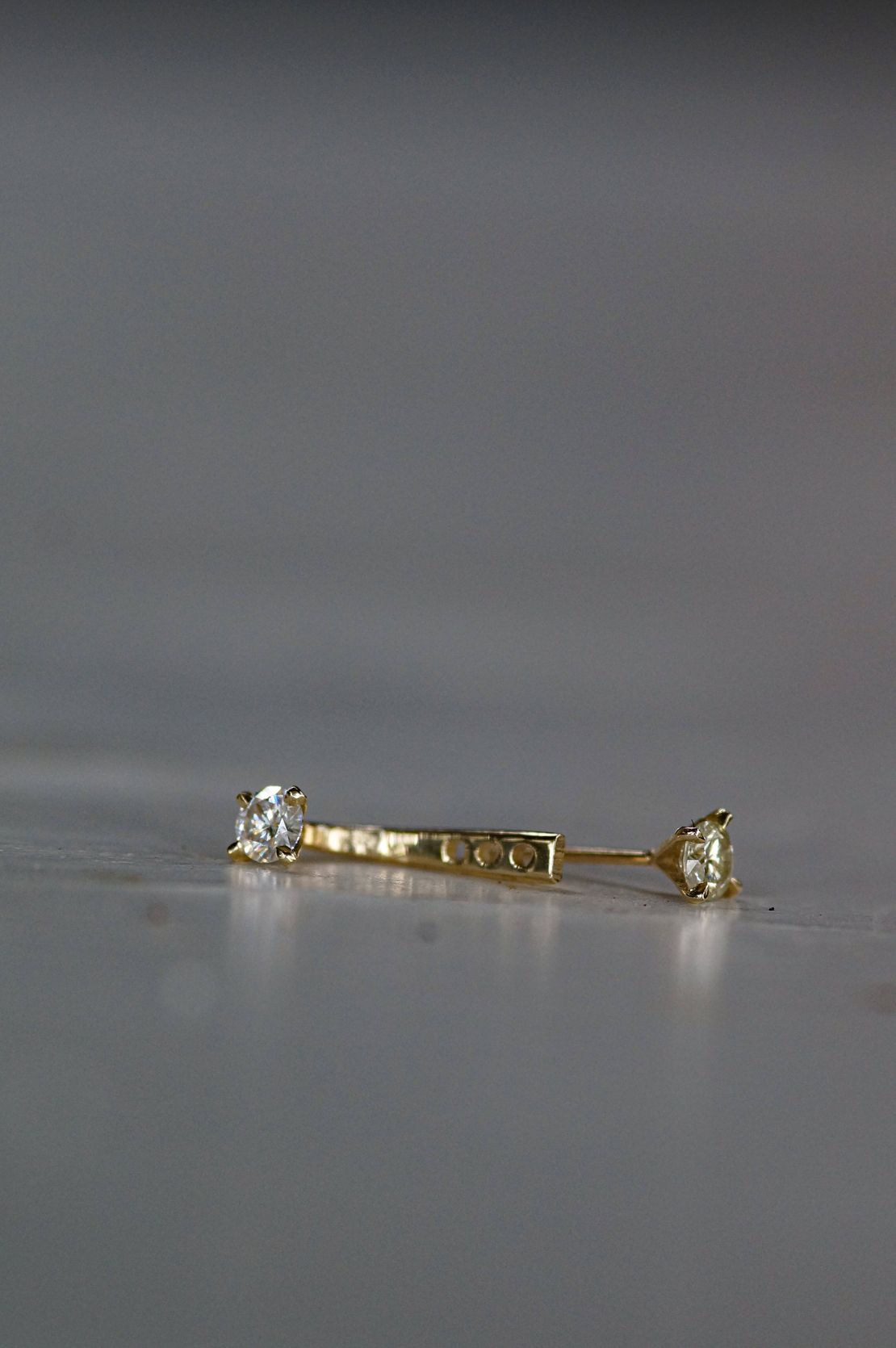 עגיל עניבה יהלום לבן מעבדה