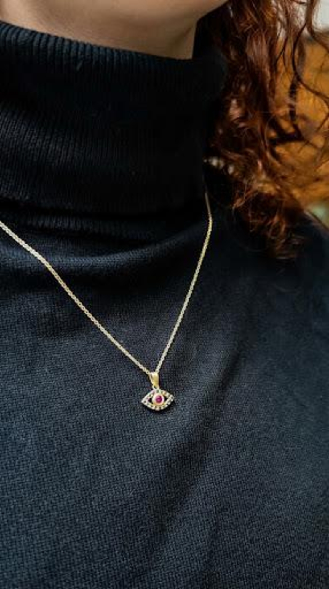 שרשרת עין יהלומים שחורים ורובי