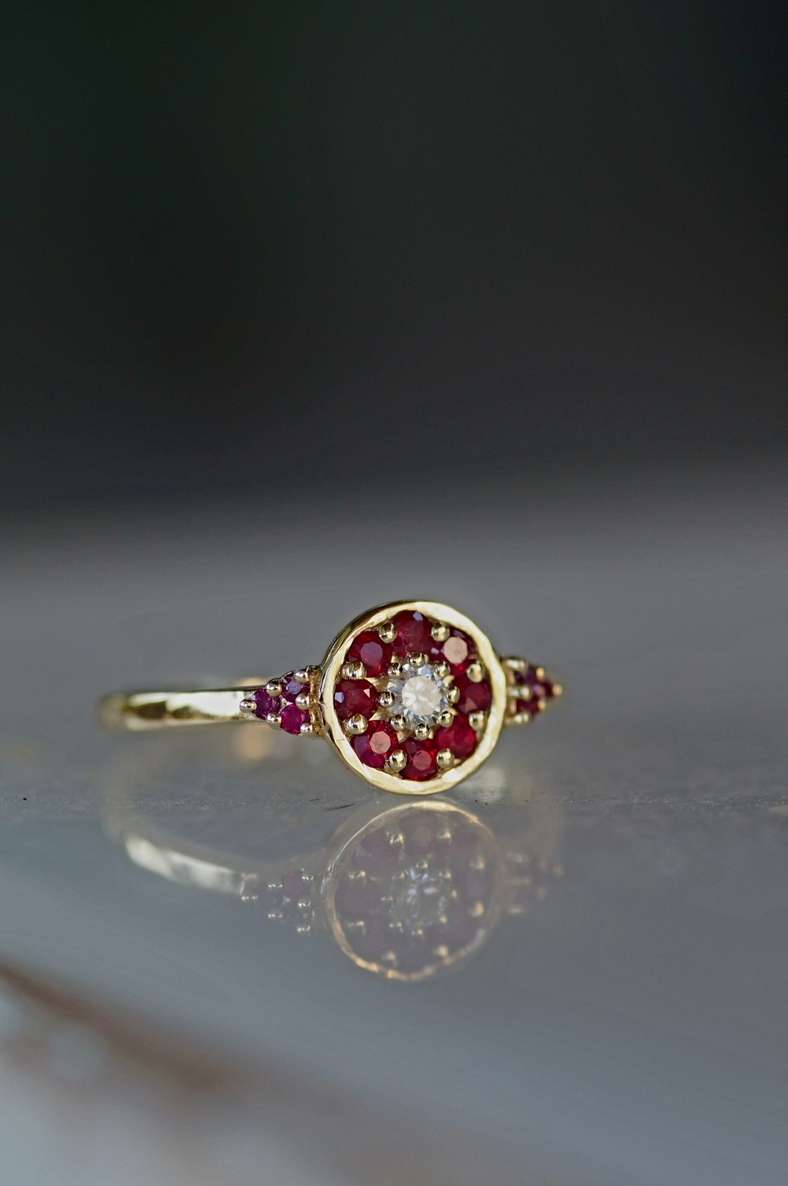 טבעת לונה יהלום לבן ורובי