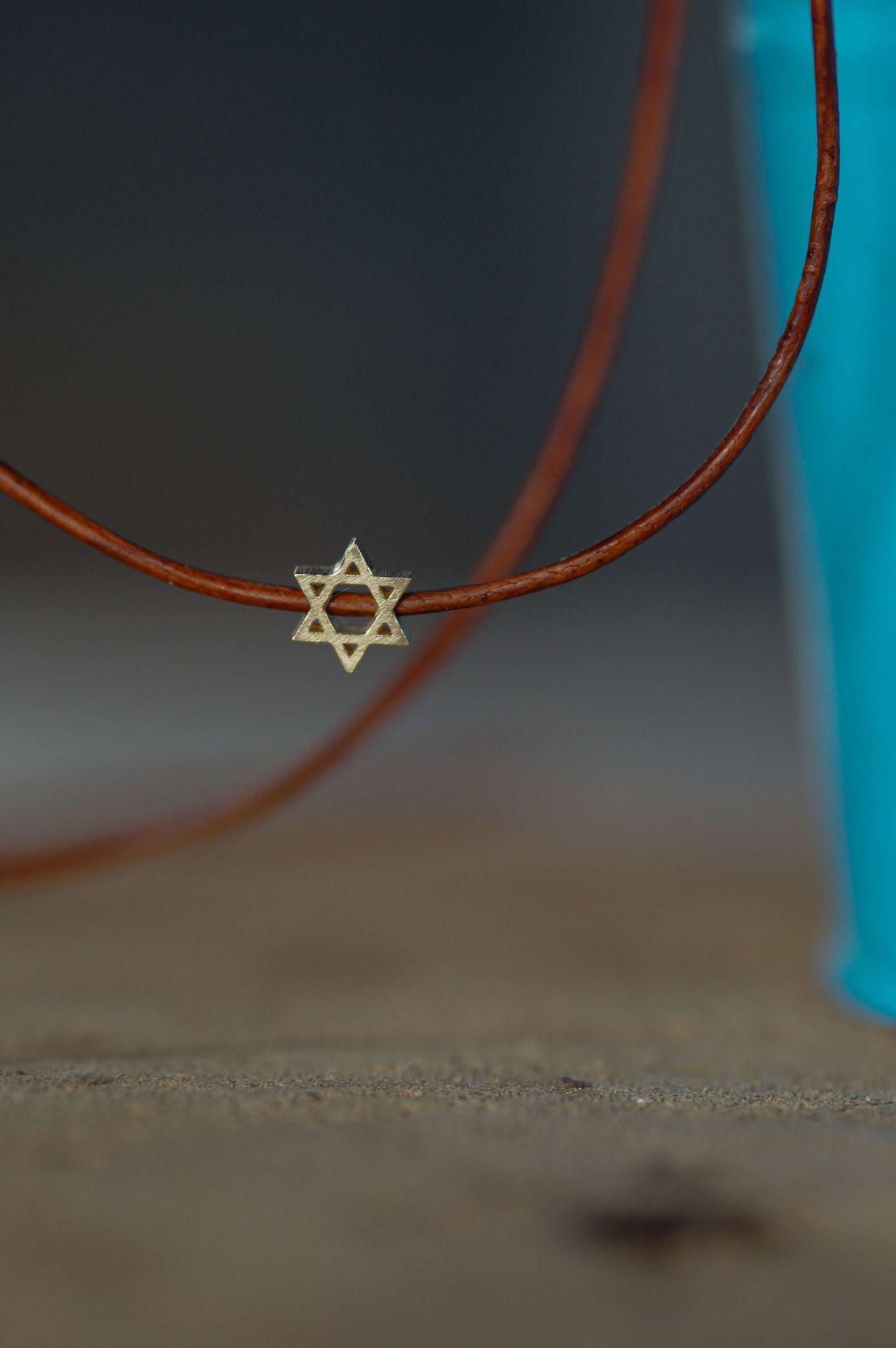 שרשרת תליון מגן דוד זהב קטן שרשרת מושחרת/עור