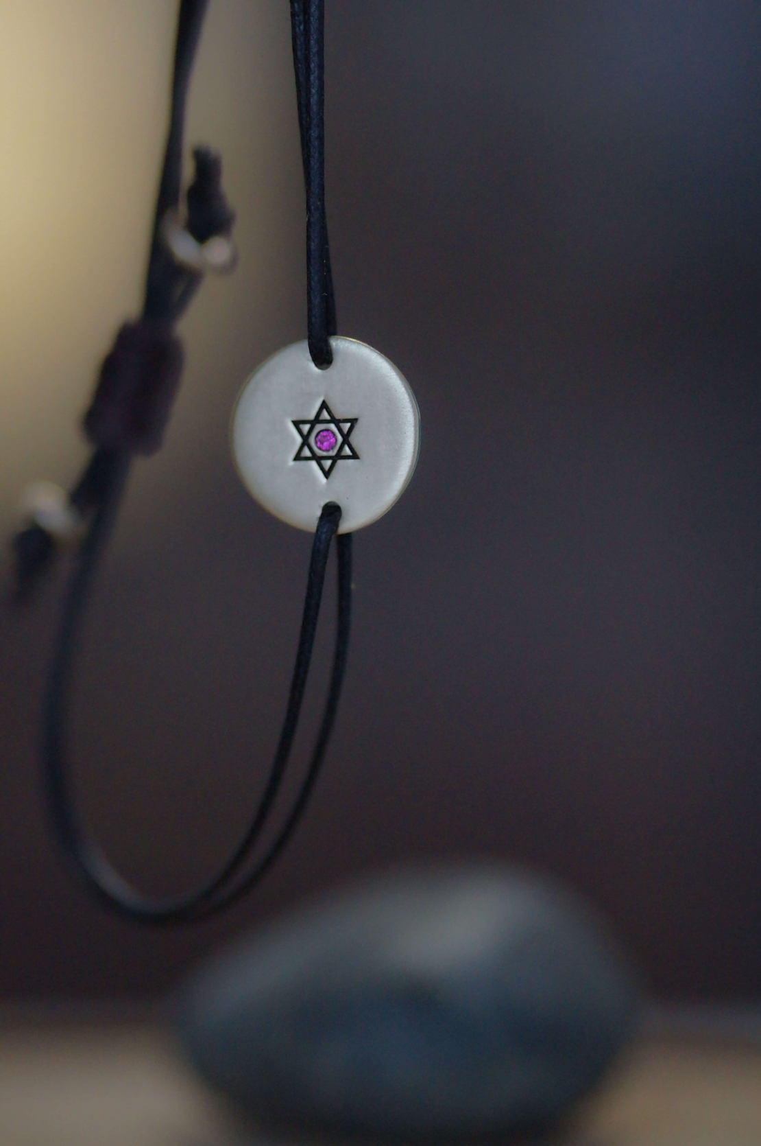 צמיד ירח חריטה מגן דוד משובץ רובי