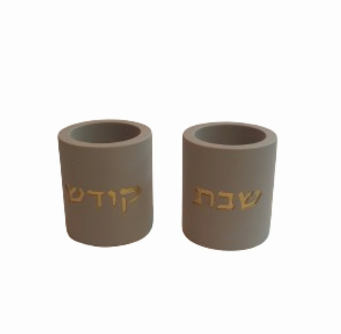 זוג פמוטי בטון לשבת