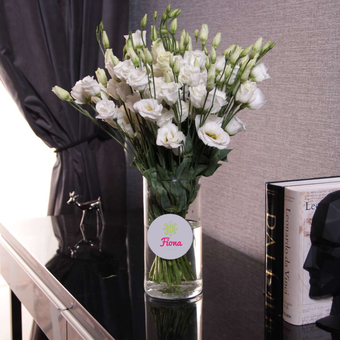 White lisianthus in a vase