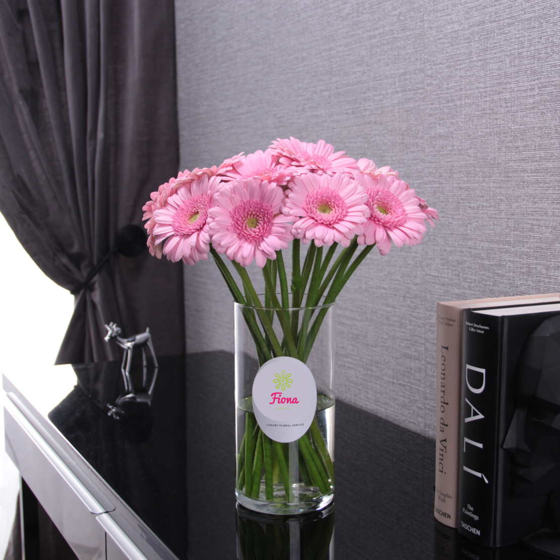 Pink gerberas in the vase