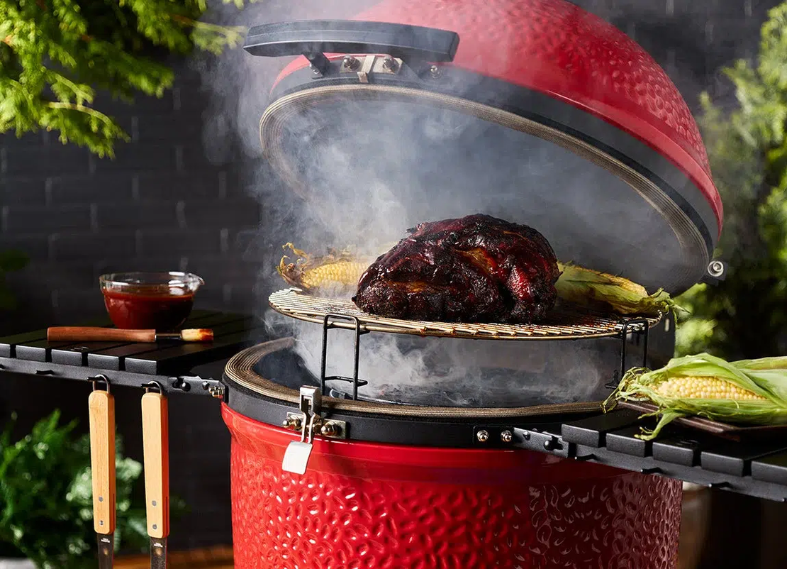 🔥 Kamado Joe Big Joe III – גריל קמאדו קרמי 24 אינץ' עם SlōRoller® ו־Divide & Conquer® תלת־מפלסי