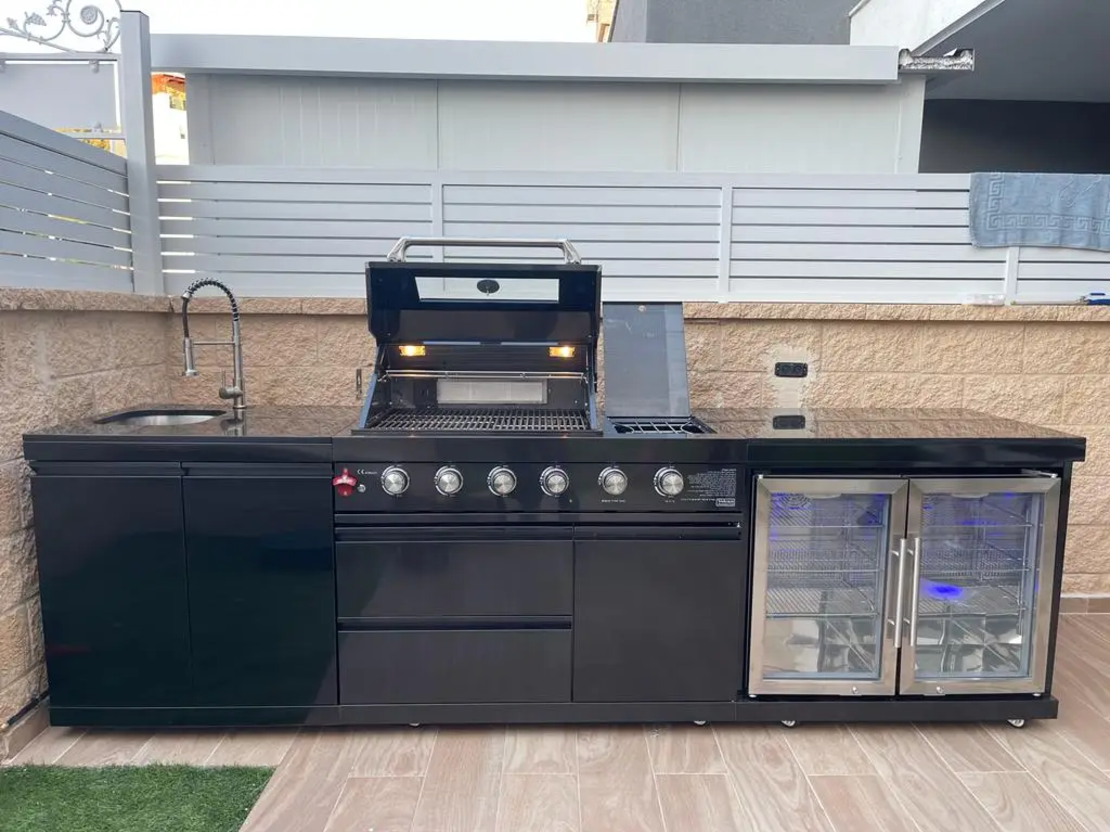 מטבח חוץ Volcan 5 Premium Black – מטבח גינה יוקרתי מנירוסטה שחורה עם גריל, מקרר וכיור