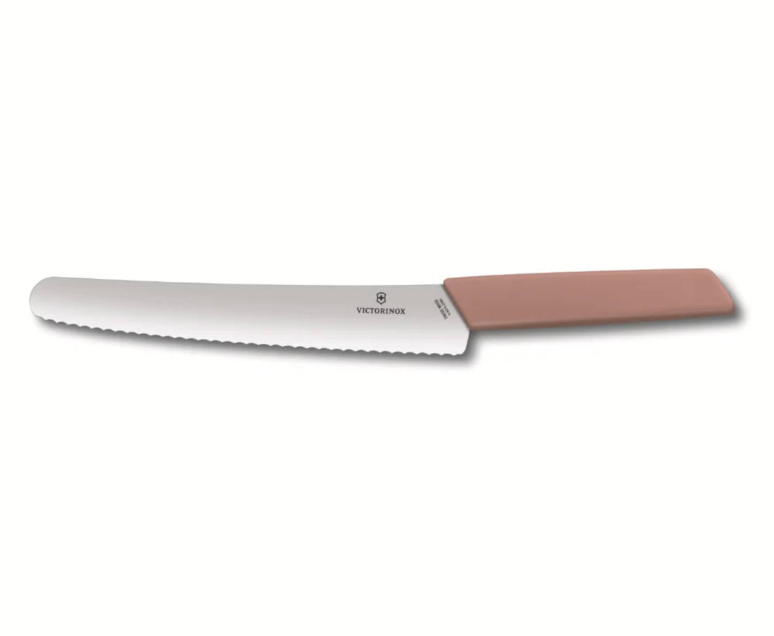 סכין לחם וקונדיטור Victorinox Swiss Modern משוננת 22 ס