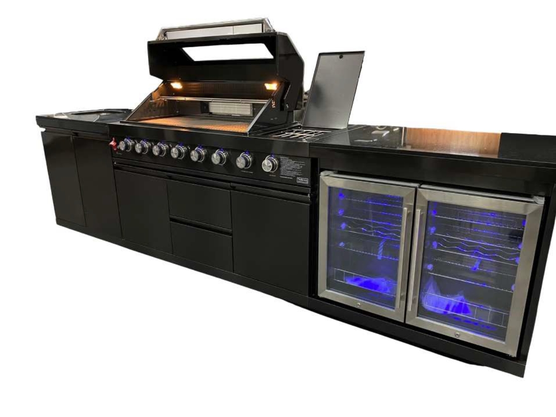 מטבח חוץ Volcan 8 Premium Black – מטבח גינה יוקרתי מנירוסטה שחורה עם גריל 6 מבערים, מקרר כפול וכיור