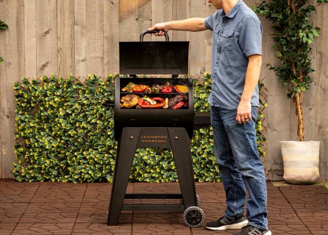 PIT BOSS Lexington Charcoal – מעשנת וגריל פחמים מקצועי