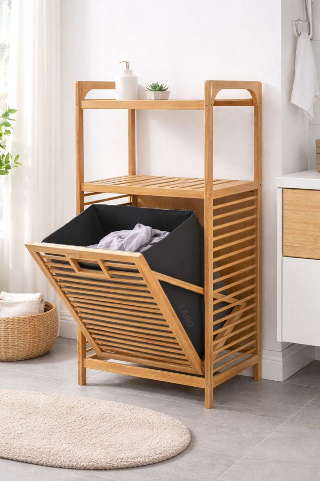 סל כביסה במבוק כולל מדפים מעץ טבעי דגם 21