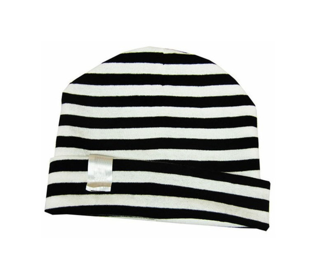 42# - שקט ורגוע לבת ולבן : סל צבעוני קלוע עם כירבולית טטרה ענקית בשחור-לבן, נעלי בית, חליפת כותנה, כובע מפוספס שחור-לבן, ברווזון לאמבט