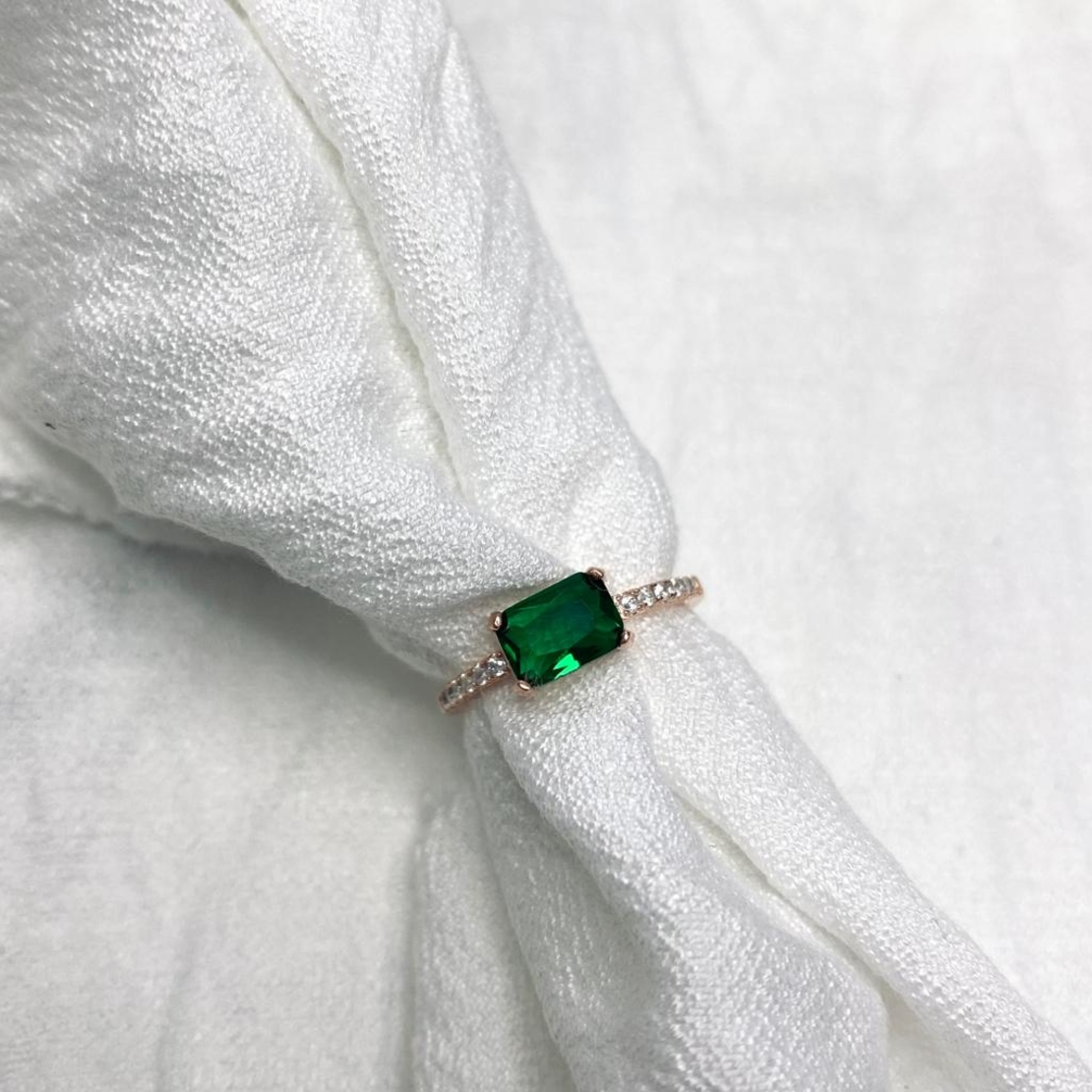 טבעת זרת אבן ירוקה - כסף 925 בציפוי רוז גולד
