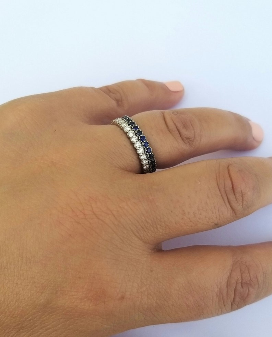 טבעת איטרניטי מזהב לבן משובצת יהלומים