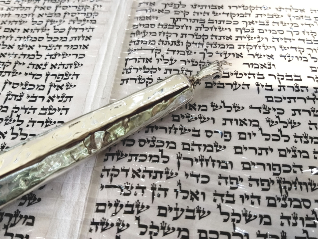 A hand for the Torah book 