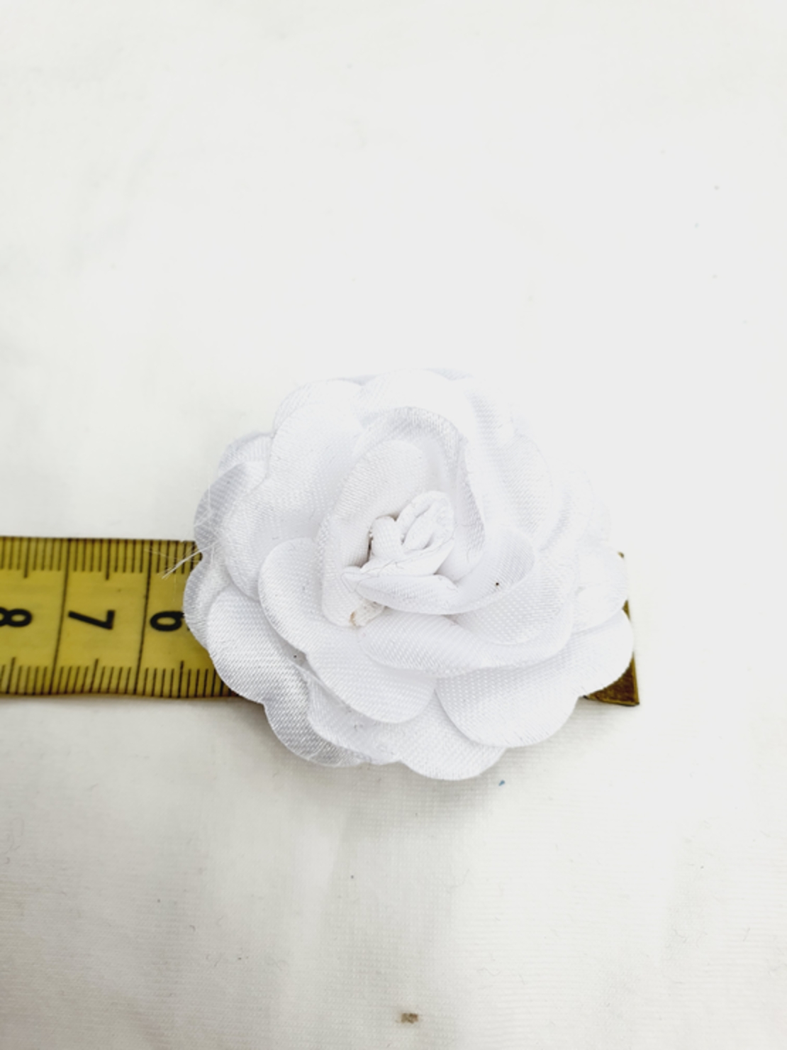 פרח סטן צבע לבן מארז של 3 יחידות 