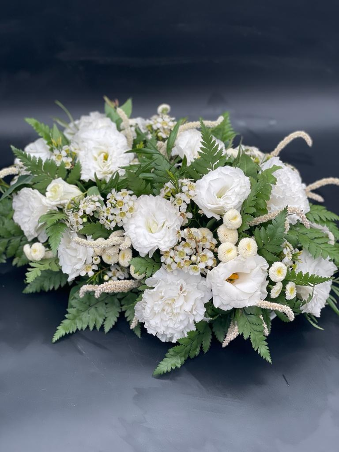 Classic table flowers - White