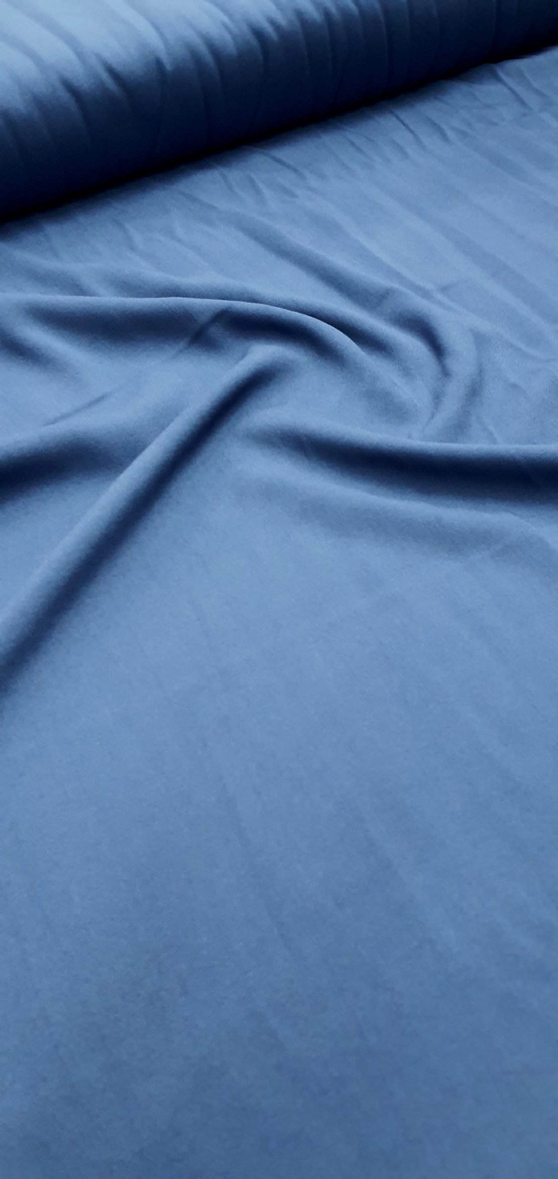 אריג ויסקוזה צבע כחול אינדיגו