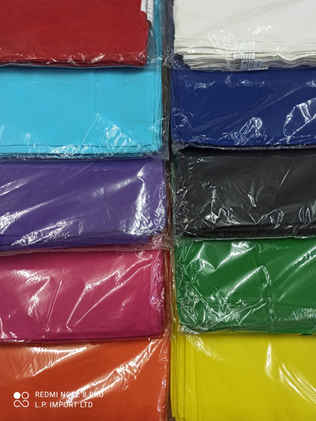 בנדנה חלקה צבע אחיד 12 יחידות מאותו הצבע באריזה אחת ניתן לבחור חבילות מצבע שונות או זהות סיטונאות.