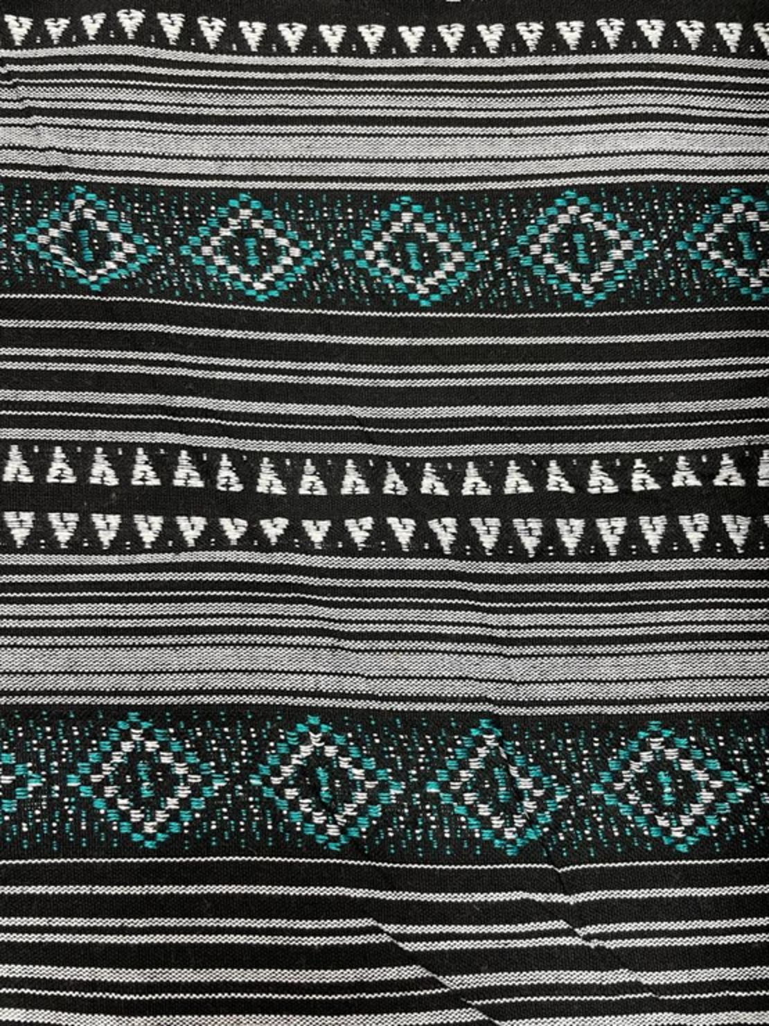 אריג בסגנון אפריקאי גווני שחור לבן טורקיז