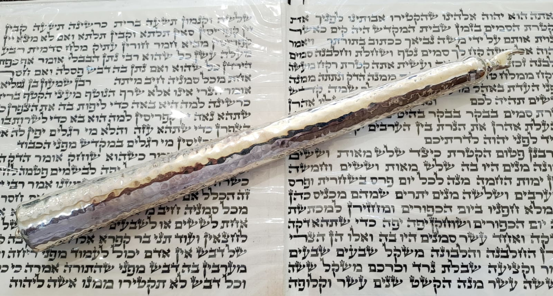 Torah reading hand 