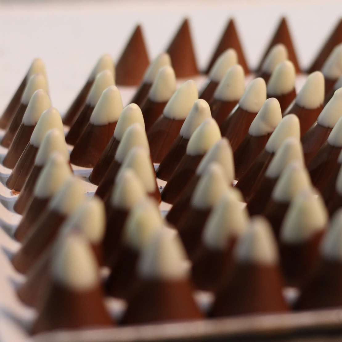 דה קרינה - 5 חרוטי שוקולד במילוי ריבת חלב - הר חרמון | חלבי | בד״ץ