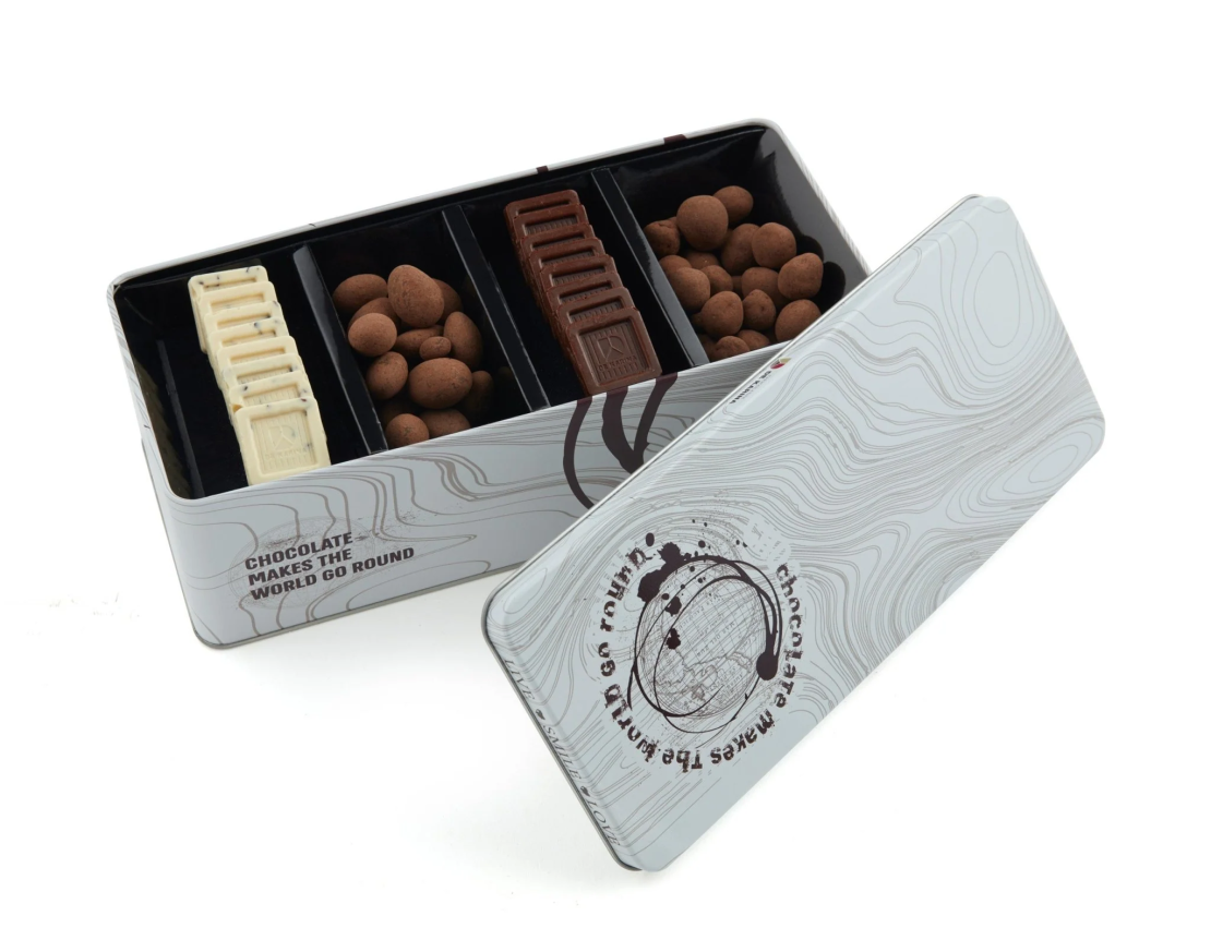 דה קרינה - מארז קוואטרו לבן משלב 4 סוגי שוקולדים משובחים | חלבי | בד״ץ
