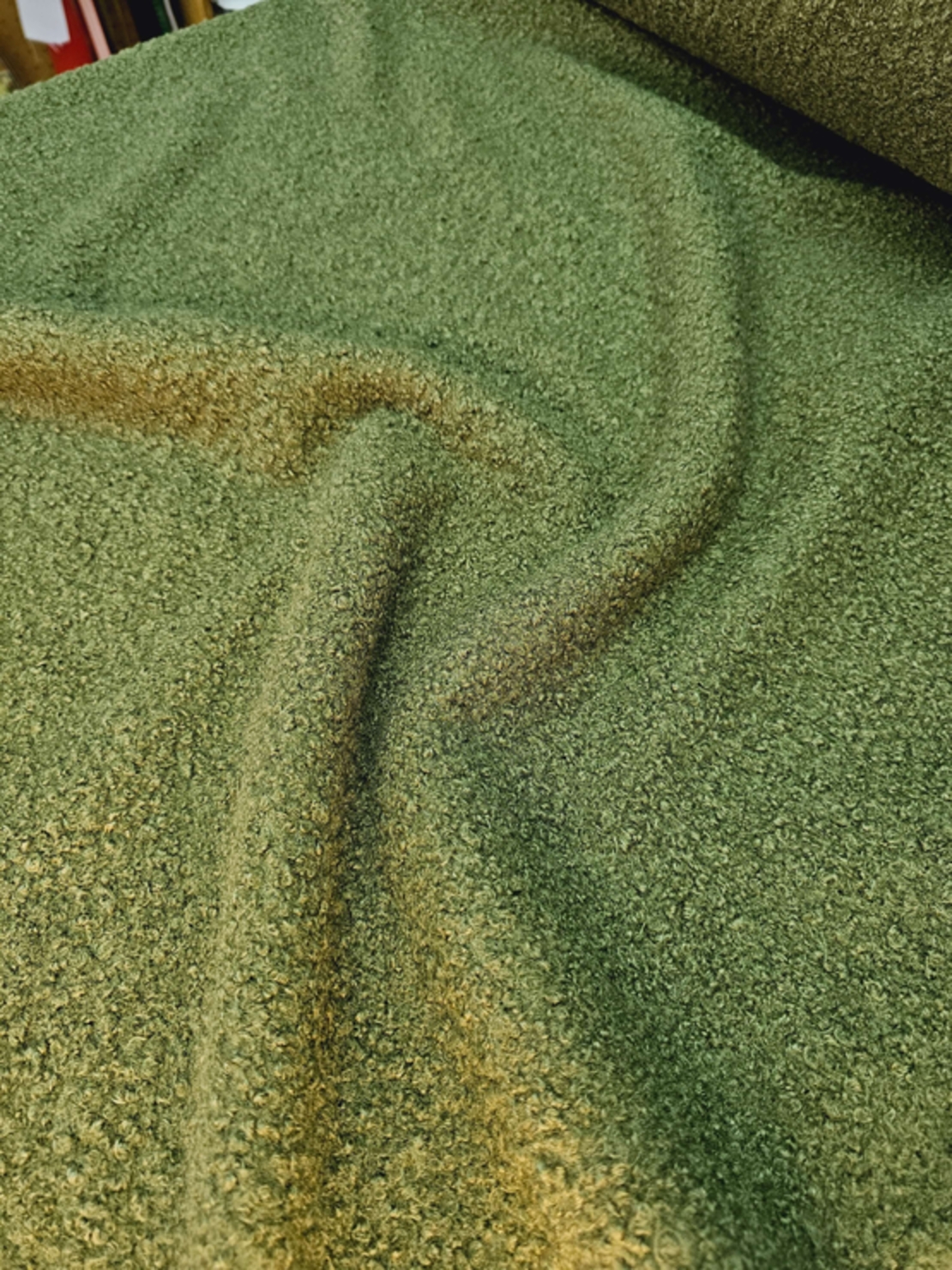 אריג בוקלה צבע זית דגם טדי