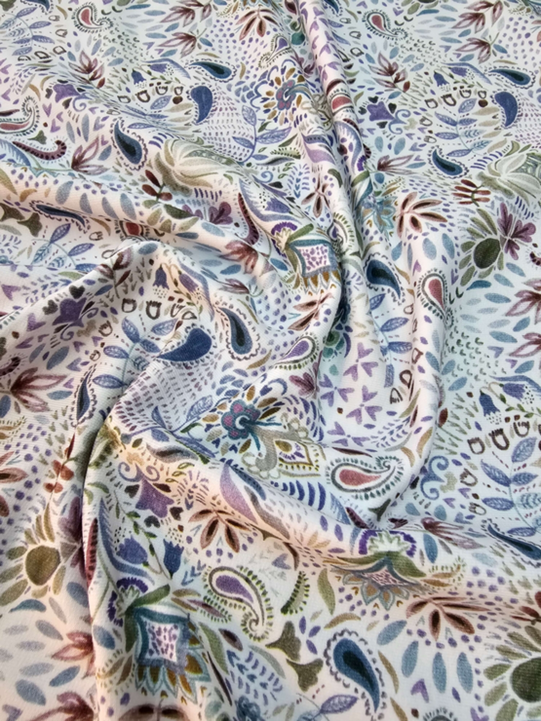 פרנץ טרי דפוס פייזלי גווני סגול על רקע לבן