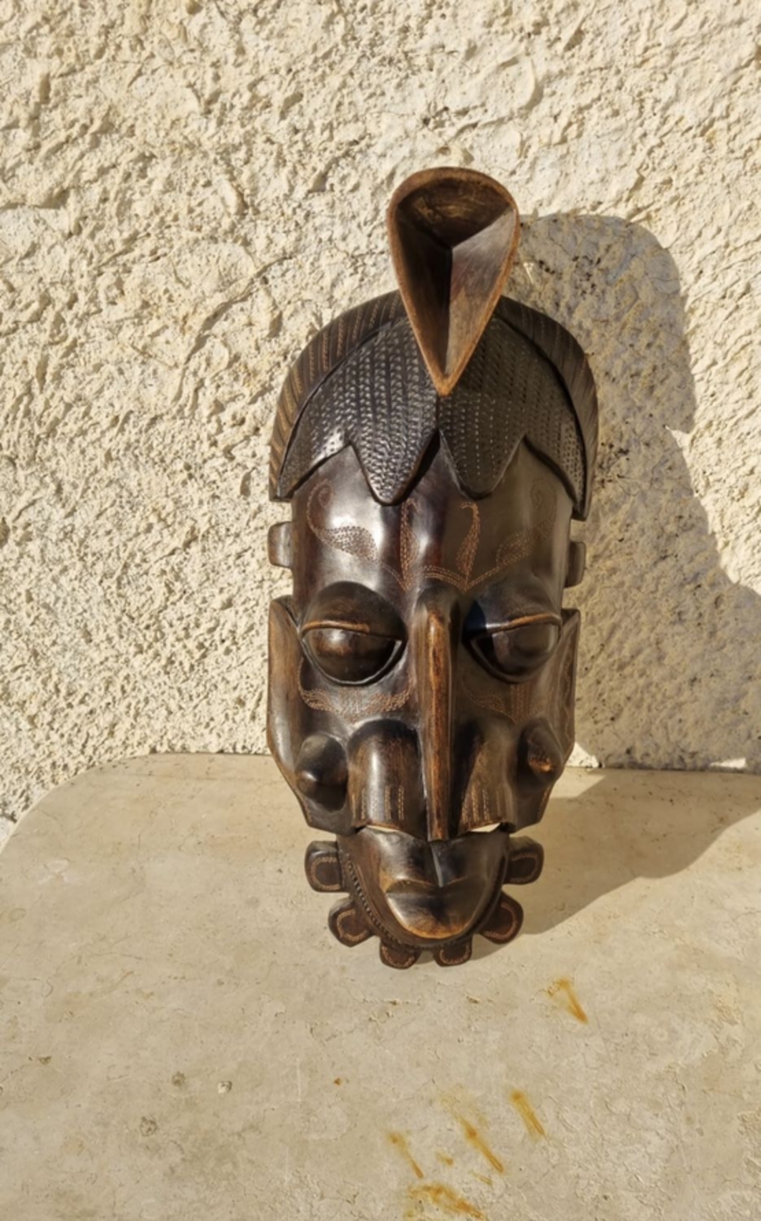 מסיכה אפריקאית מגולפת מעץ אורך 40 שנות ה 60 עבודת אומן
