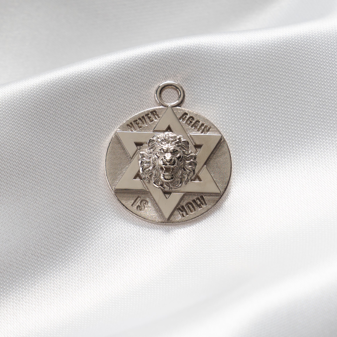 White gold lion discount pendant
