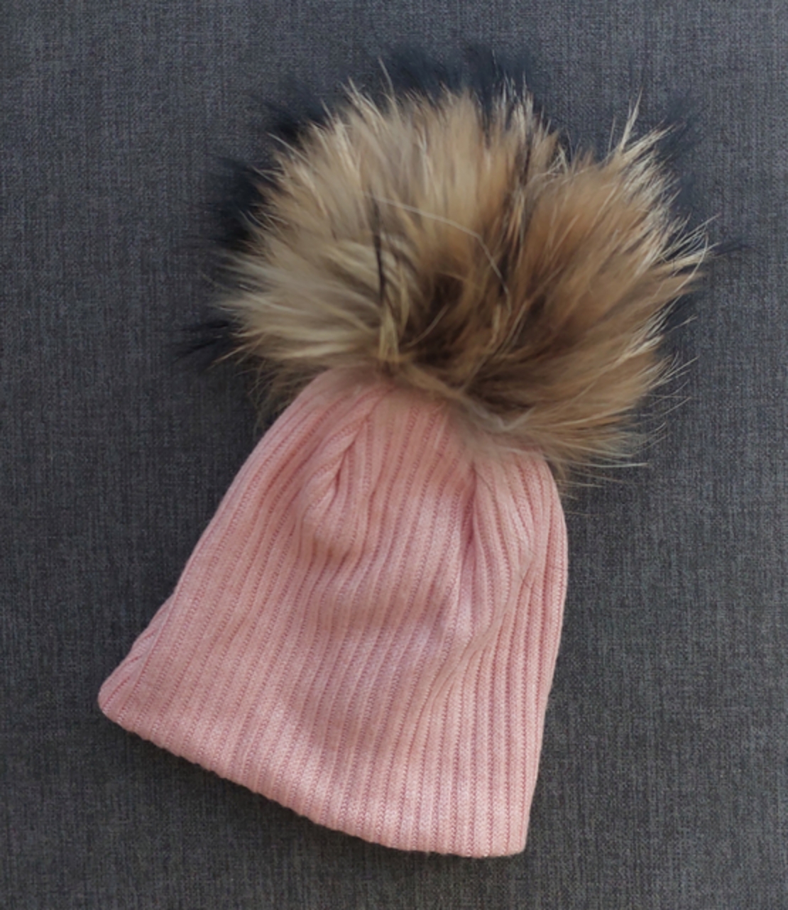 כובע וורוד עם פונפון בגוון חום - מידה 0-6M