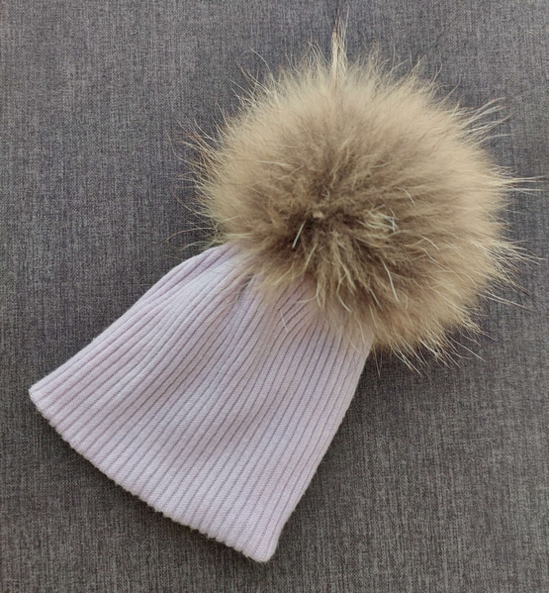 כובע סגול עדין עם פונפון בגוון חום - מידה 0-6M