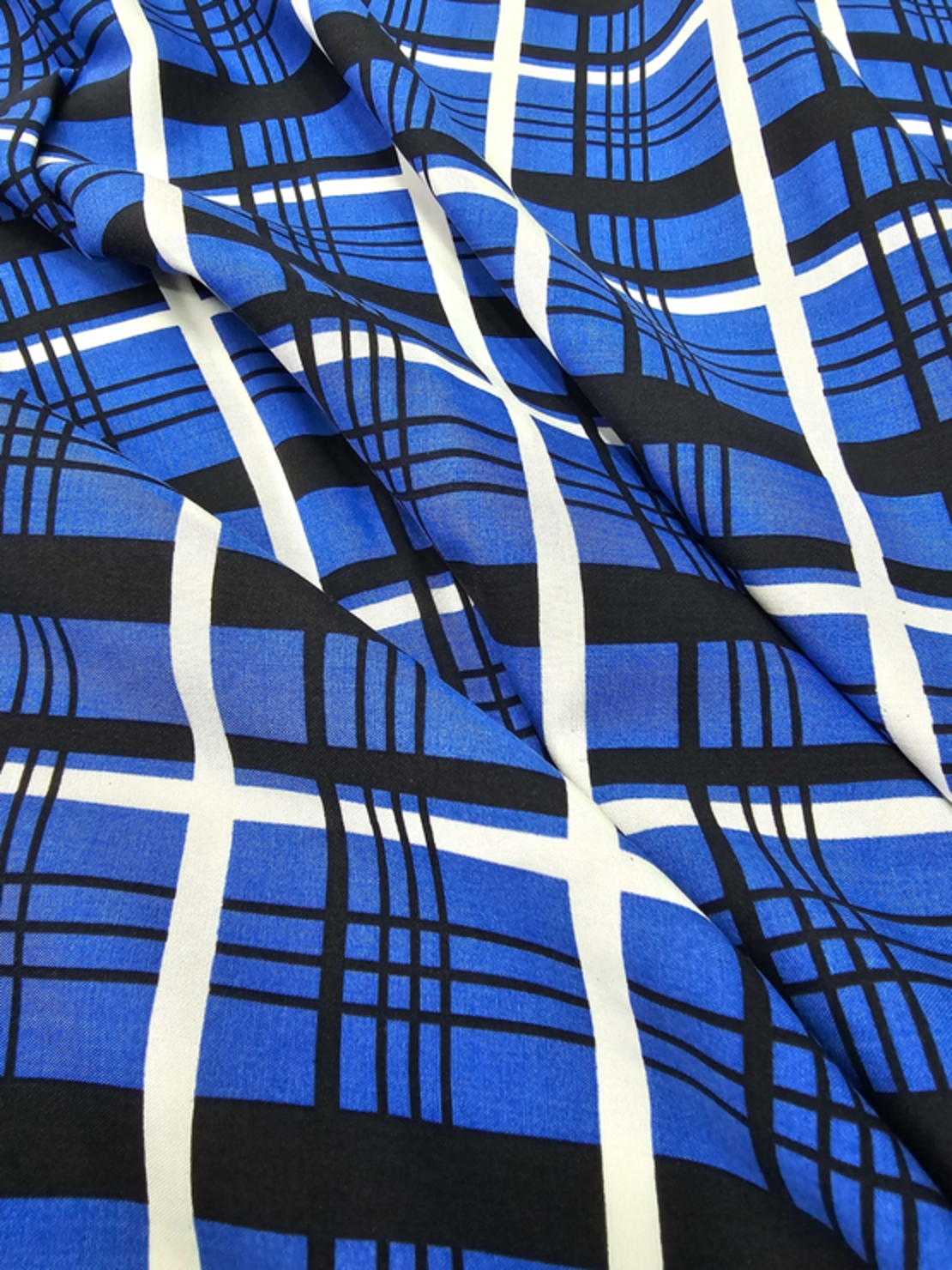 אריג ויסקוזה דפוס משבצות על רקע כחול רויאל