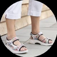 סנדלים אורטופדיות לנשים