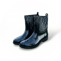 מגפיים בנות